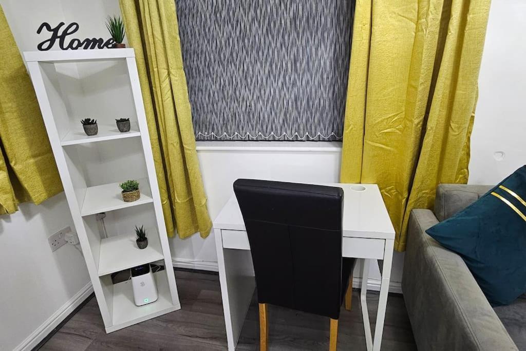 New Luxury 3 Bedroom House Next To Coop Stadium & Man Stadium *